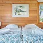 Spacious 3br Riverside With Private Sauna *