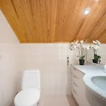 Villa Spacious 3br Riverside With Private Sauna *