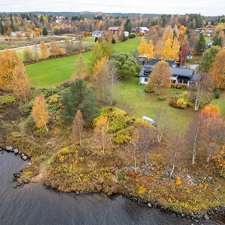 Spacious 3br Riverside With Private Sauna *