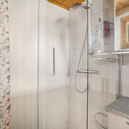 Villa Spacious 3br Riverside With Private Sauna