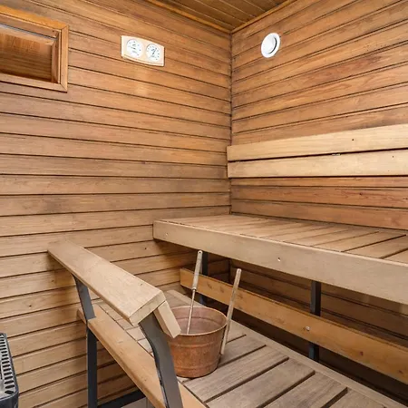 Spacious 3br Riverside With Private Sauna