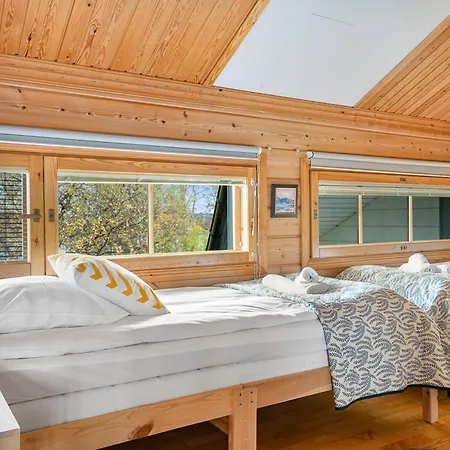 Spacious 3br Riverside With Private Sauna Villa *