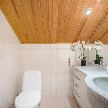 Villa Spacious 3br Riverside With Private Sauna *