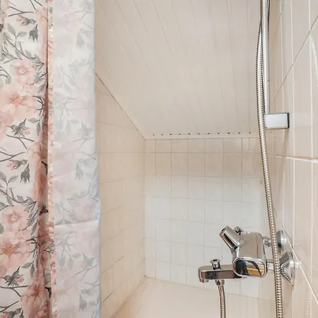 Spacious 3br Riverside With Private Sauna Вилла
