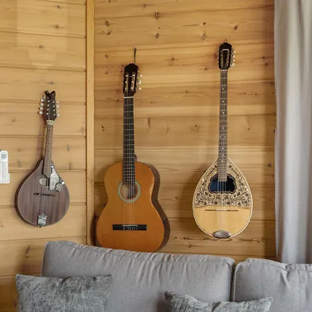 Spacious 3br Riverside With Private Sauna רובניימי