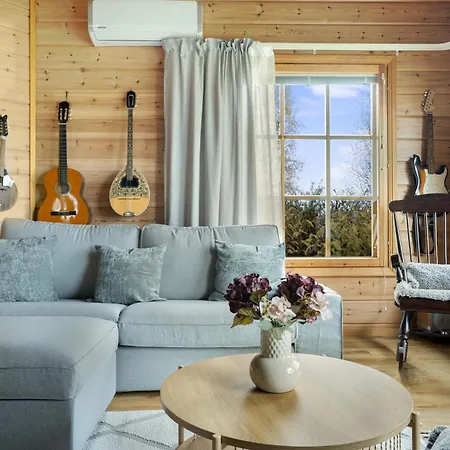 Spacious 3br Riverside With Private Sauna *