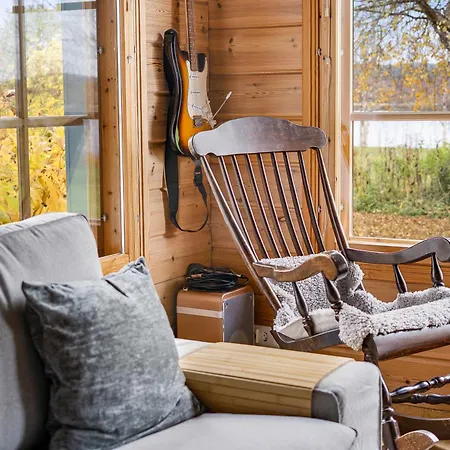 Spacious 3br Riverside With Private Sauna *