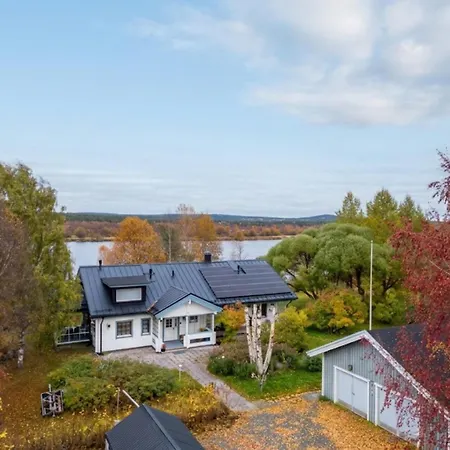 Spacious 3br Riverside With Private Sauna *