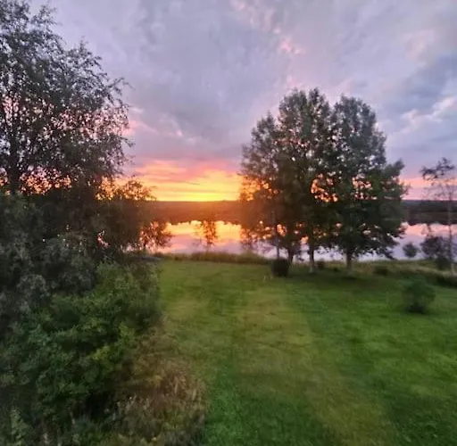 Spacious 3br Riverside With Private Sauna *