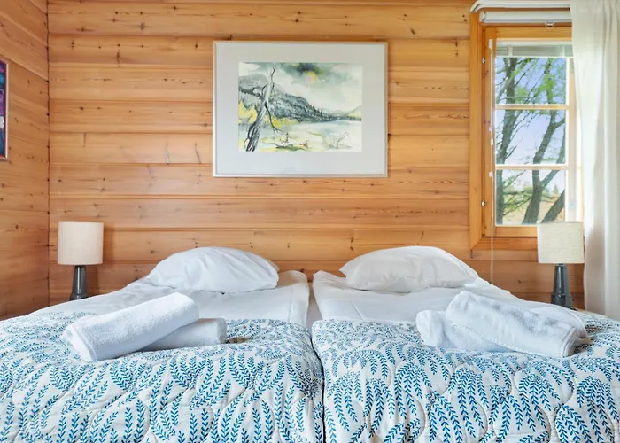 Spacious 3br Riverside With Private Sauna *