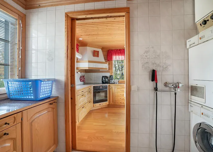 Spacious 3br Riverside With Private Sauna