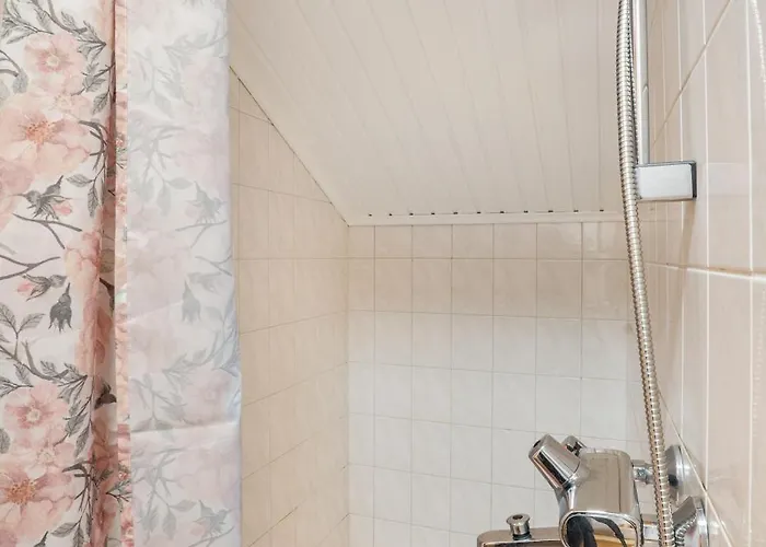 Spacious 3br Riverside With Private Sauna Willa