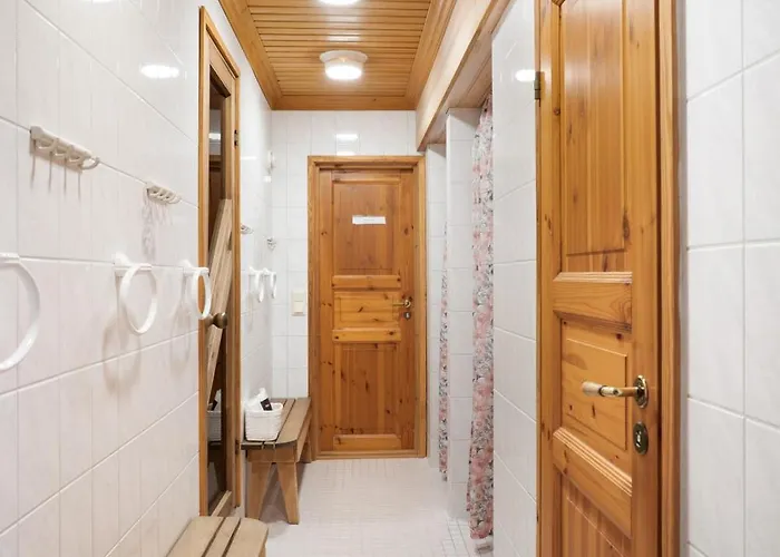 Spacious 3br Riverside With Private Sauna *